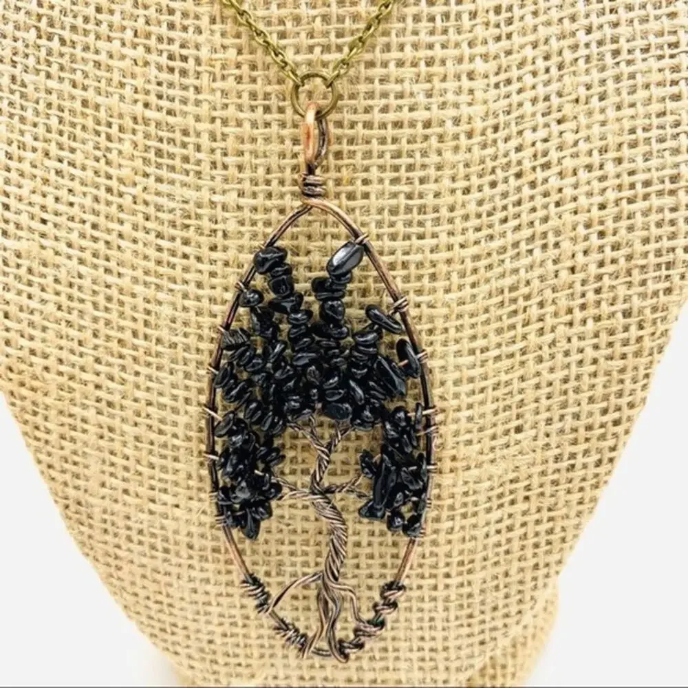 Garnet January birthstone‎ tree of life necklace - Picture 4 of 5